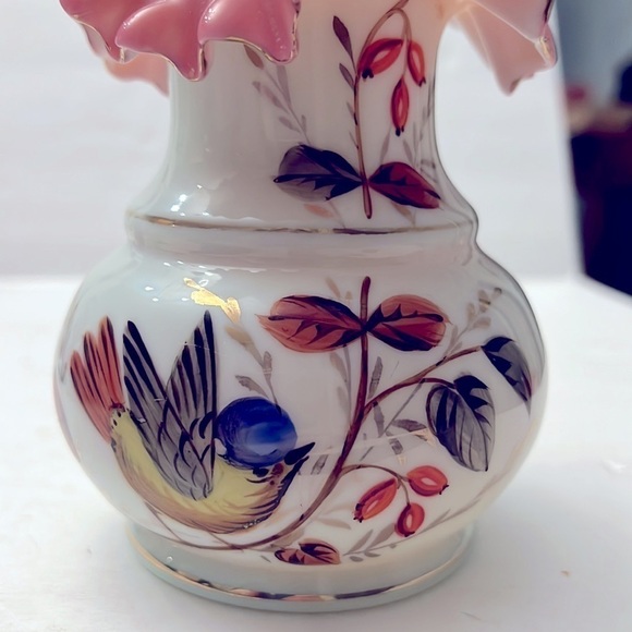 British Stourbridge Glass Pink Cased Crimped Vase Decorated Bird & Flower c.1880 - Picture 6 of 8
